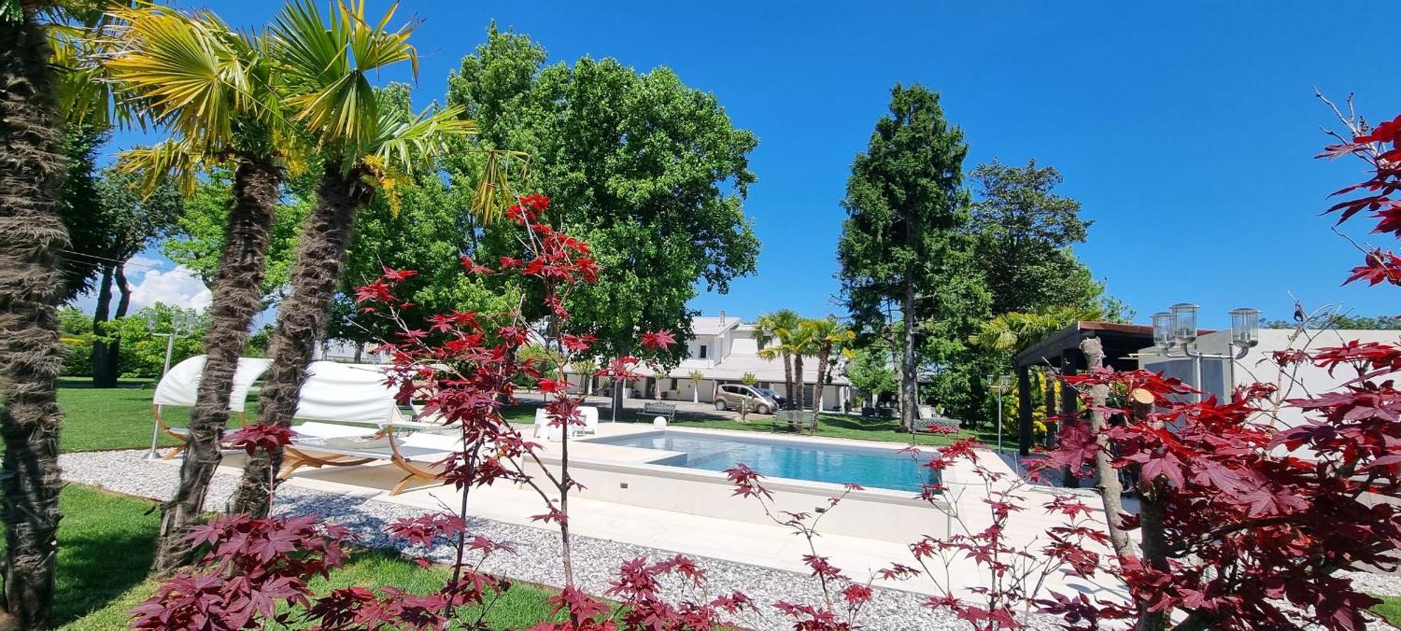 Casakadd002luxuryheated Pool Garden Patio Barbeque